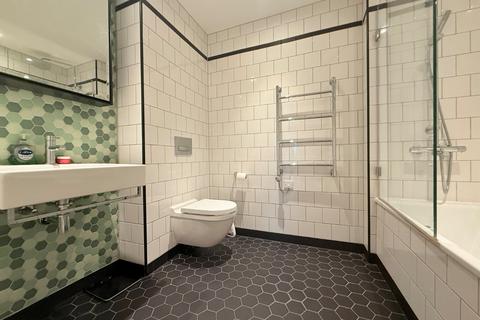 2 bedroom apartment to rent, Modena House, London City Island, London, E14