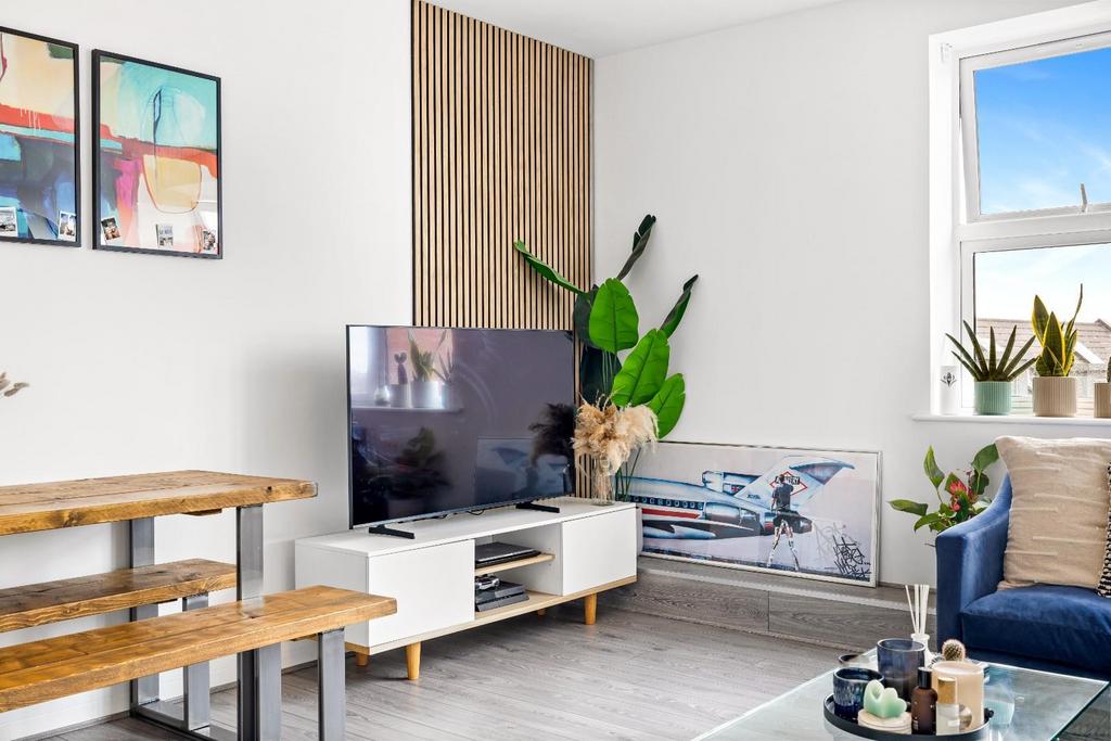 Flat 23, The Pinnacle Full Res-10.jpg
