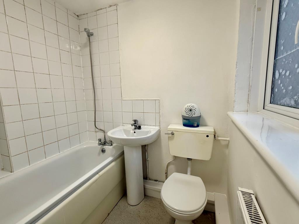 Bathroom with W.C.