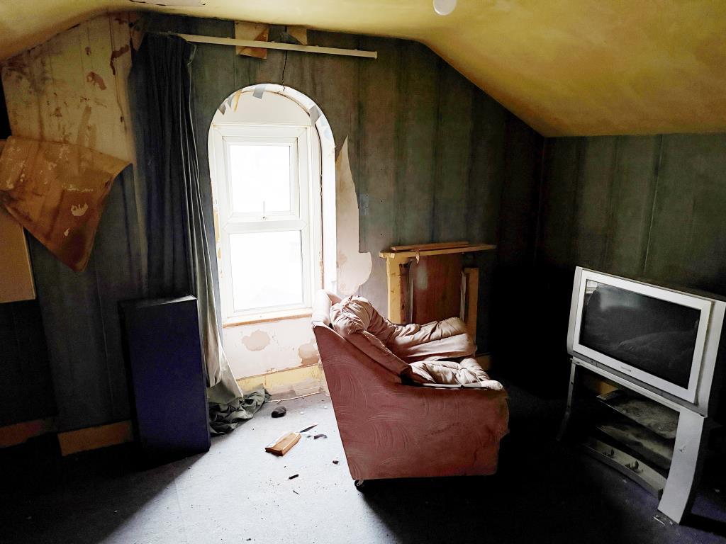 Attic bedroom on second floor with arch window