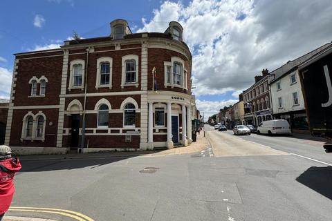 undefined, Flat 3, 133 High Street, Crediton, Devon