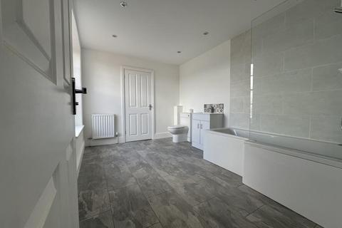 undefined, Flat 3, 133 High Street, Crediton, Devon