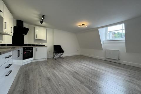 undefined, Flat 3, 133 High Street, Crediton, Devon