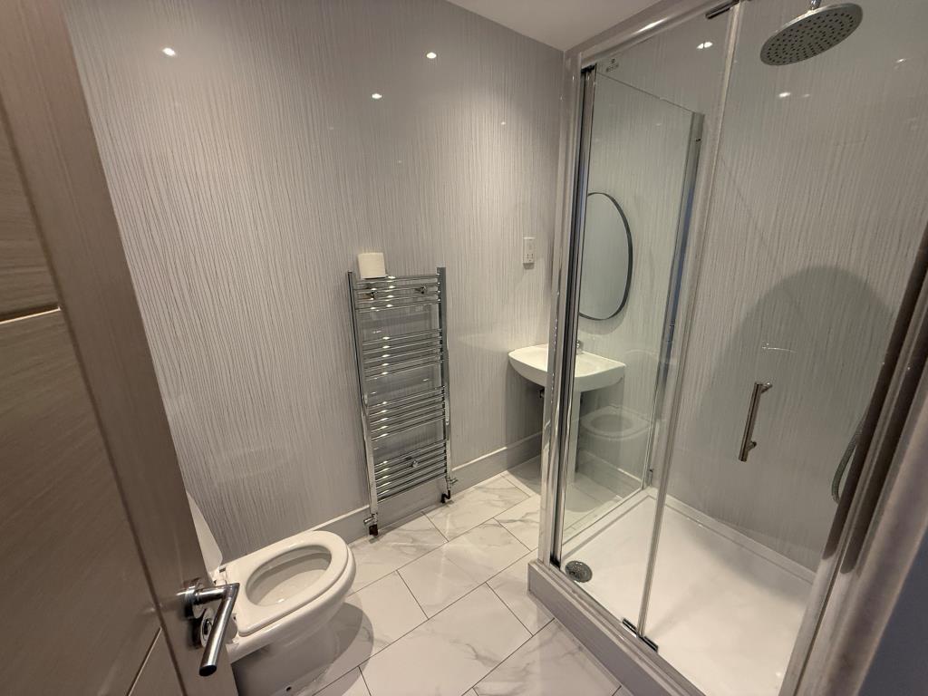 Bathroom Flat 1
