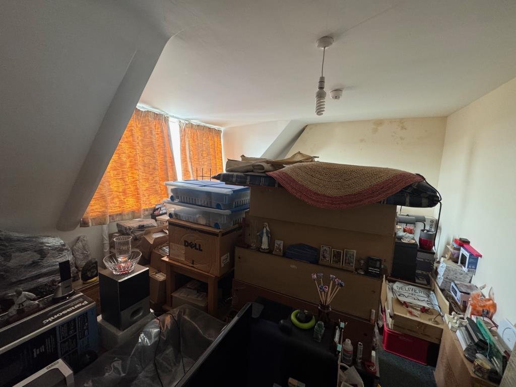 Top maisonette bedroom 2