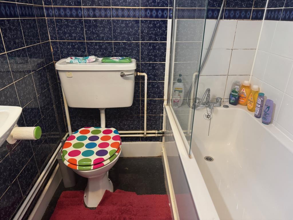 Ground floor flat bathroom