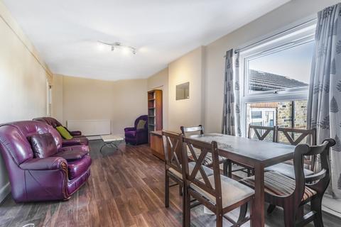 3 bedroom flat to rent, Heath Road, Battersea, London, SW8