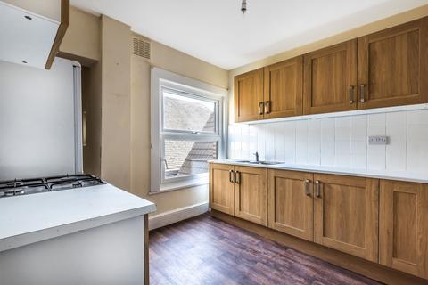 3 bedroom flat to rent, Heath Road, Battersea, London, SW8