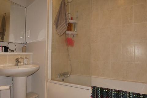 2 bedroom flat to rent, Lovelace House, West Ealing