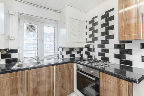 3 bedroom flat to rent, Clem Attlee Court, London SW6