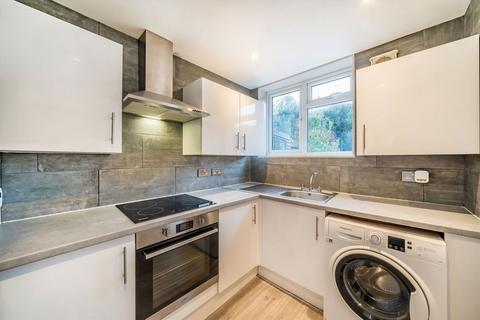 3 bedroom flat to rent, Carnforth Road, London SW16