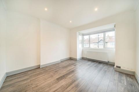 3 bedroom flat to rent, Carnforth Road, London SW16