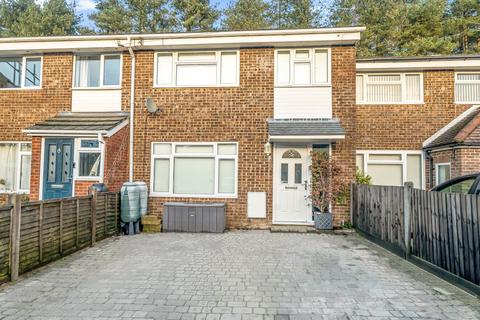 3 bedroom terraced house for sale, Maple Way, Hampshire GU35