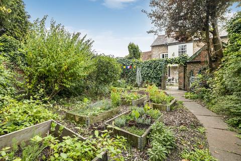 3 bedroom cottage for sale, Storrington - central village location