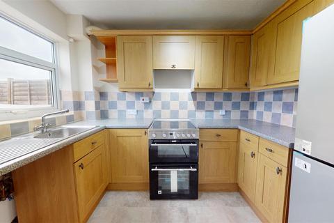 3 bedroom terraced house to rent, Roundway, Shrewsbury