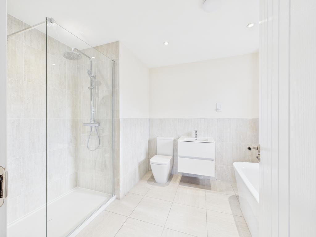 Ely Master En suite