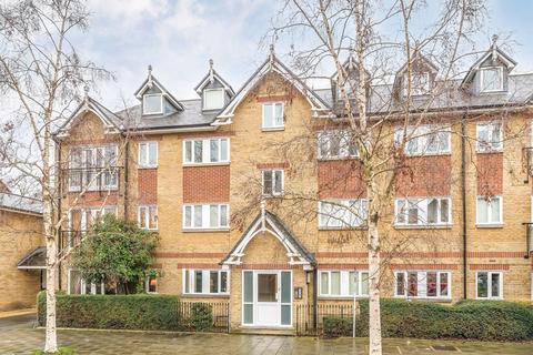 Larkhall Lane, London SW4