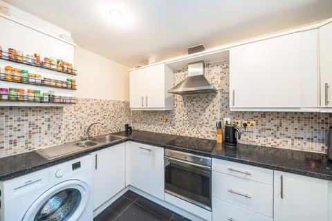 2 bedroom flat for sale, Larkhall Lane, London SW4