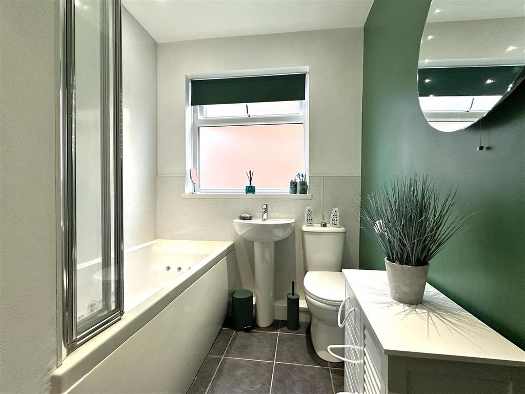 Modern Bathroom 132