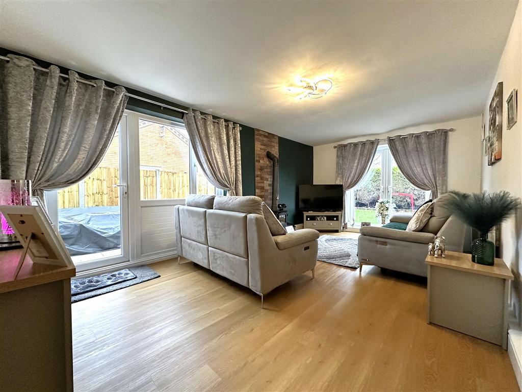 DUAL-ASPECT Living Space 058