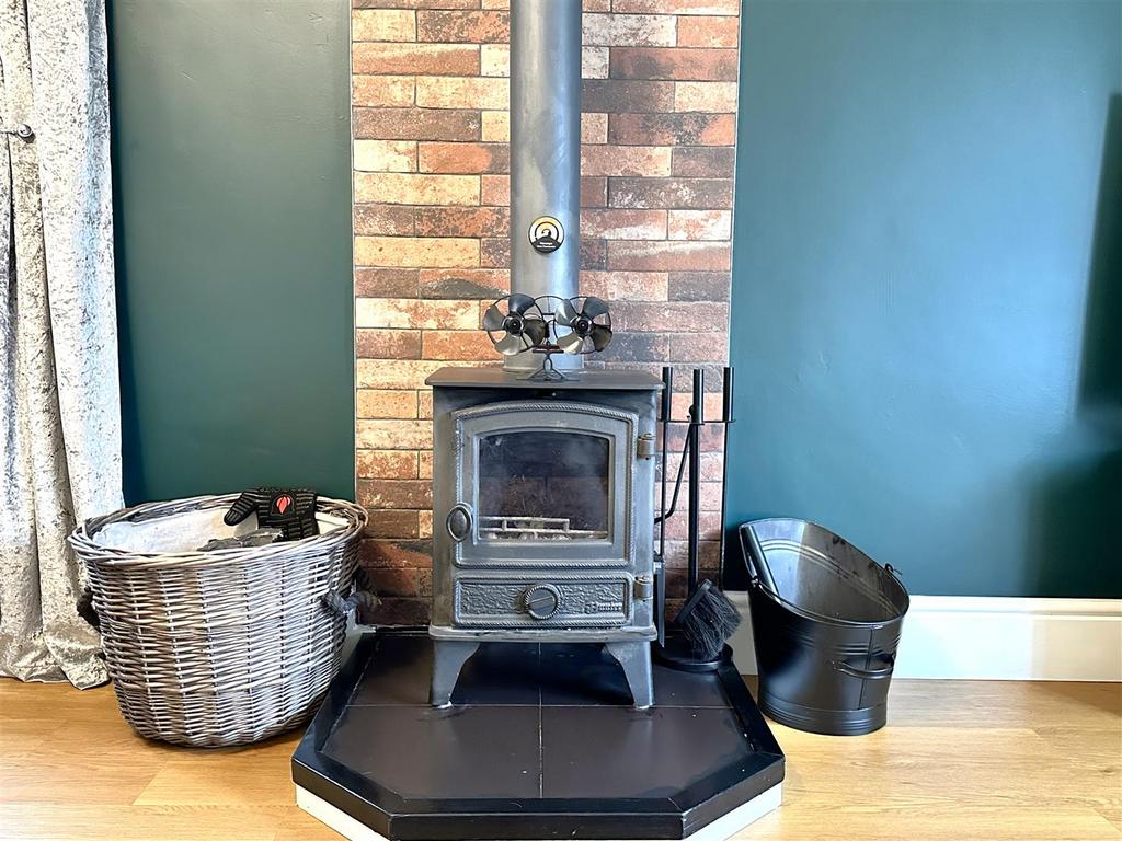 Log Burner 070