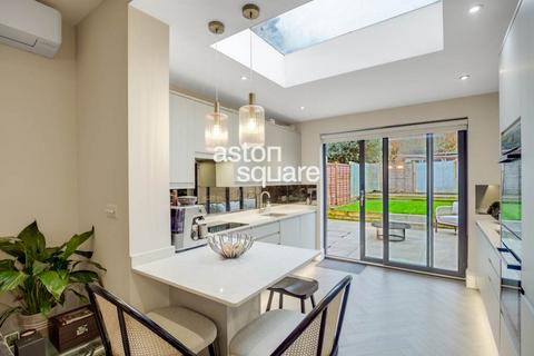 2 bedroom flat for sale, Dollis Road, London, N3