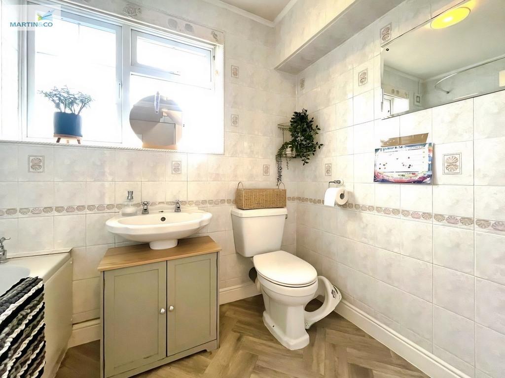 90954783-stanwell 20bathroom