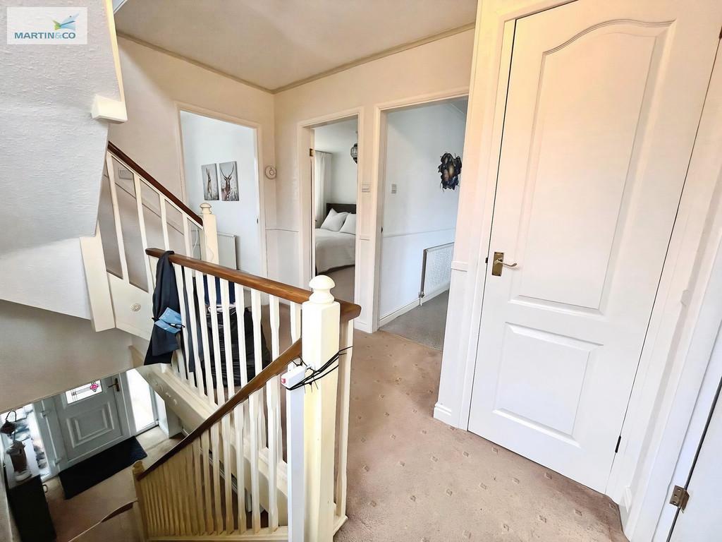 4cf7f657-Stanwell 20hallway 20upstairs
