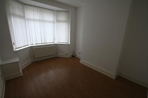 3 bedroom terraced house to rent, Westminster Road, Ellesmere Port, Cheshire. CH65