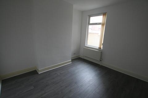 3 bedroom terraced house to rent, Westminster Road, Ellesmere Port, Cheshire. CH65