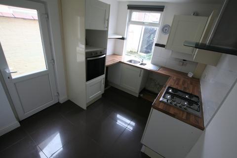 3 bedroom terraced house to rent, Westminster Road, Ellesmere Port, Cheshire. CH65