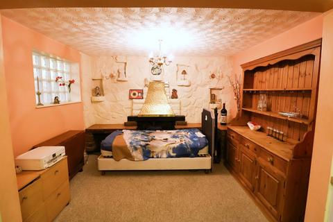 3 bedroom semi-detached house for sale, Quarry Close, Glossop SK13