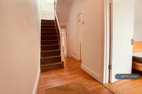 4 bedroom end of terrace house to rent, Philip Lane, London, N15