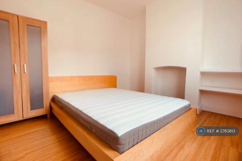 4 bedroom end of terrace house to rent, Philip Lane, London, N15