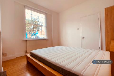 4 bedroom end of terrace house to rent, Philip Lane, London, N15