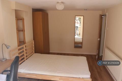 5 bedroom detached house to rent, Harrington Drive, Nottingham, NG7