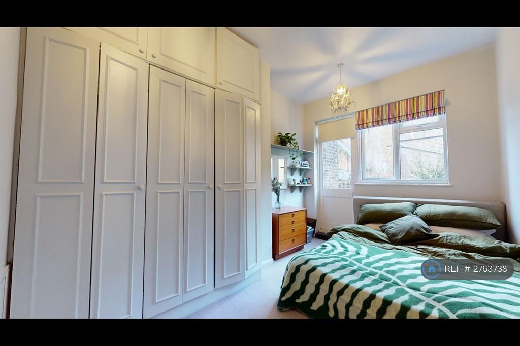 Spacious And Quiet Bedroom