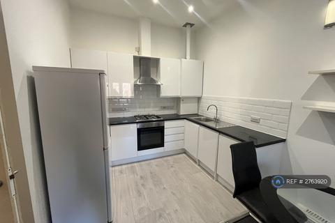 2 bedroom flat to rent, Alexandra Park House, Manchester, M16