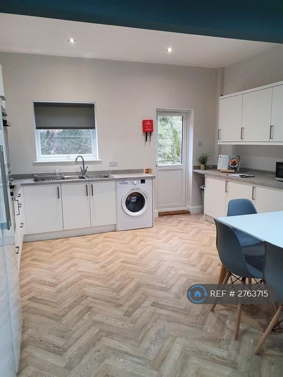 Kitchen &amp; Dining Area