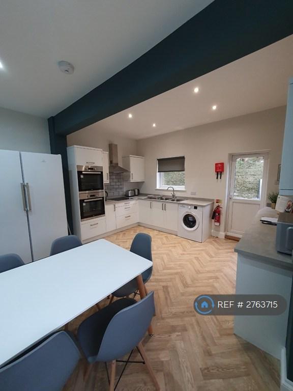 Kitchen &amp; Dining Area