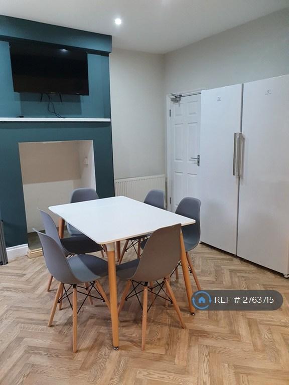 Kitchen &amp; Dining Area