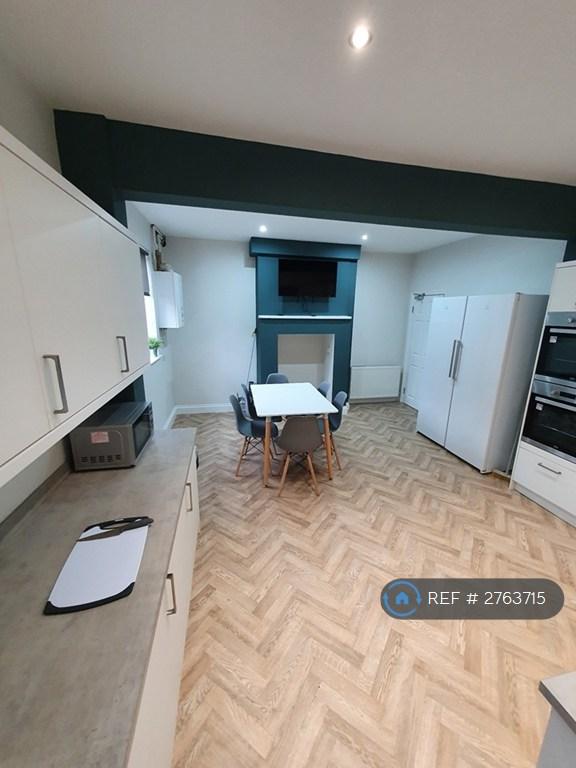 Kitchen &amp; Dining Area