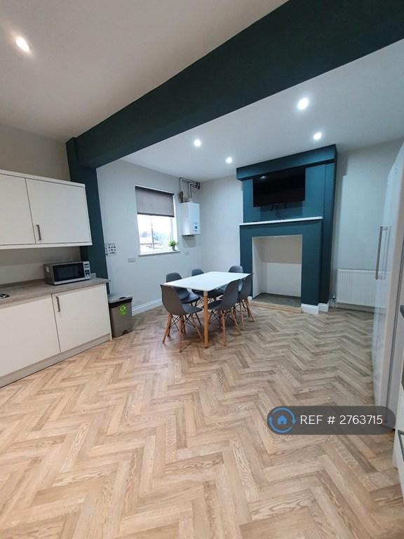 Kitchen &amp; Dining Area