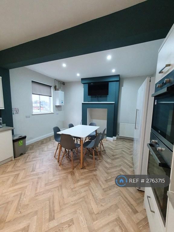 Kitchen &amp; Dining Area