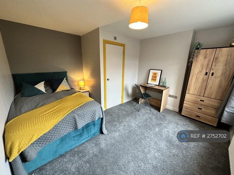 Room 1 - Ensuite Front Ground Floor