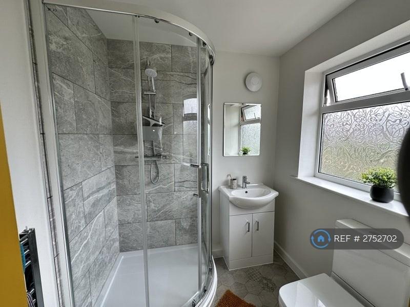 En-Suite For Room 4 Upstairs