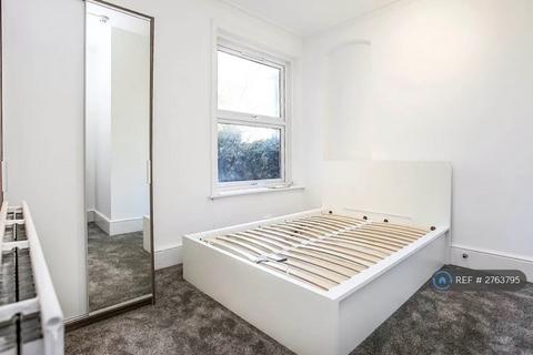 1 bedroom in a house share to rent, Stanley Road, Watford, WD17