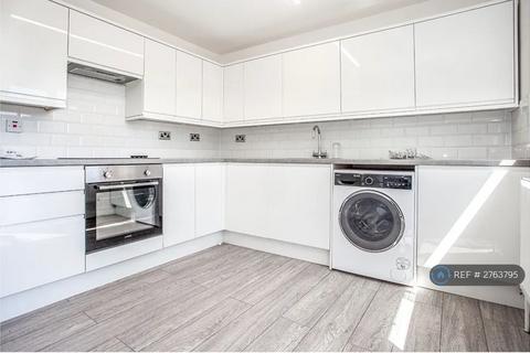 1 bedroom in a house share to rent, Stanley Road, Watford, WD17
