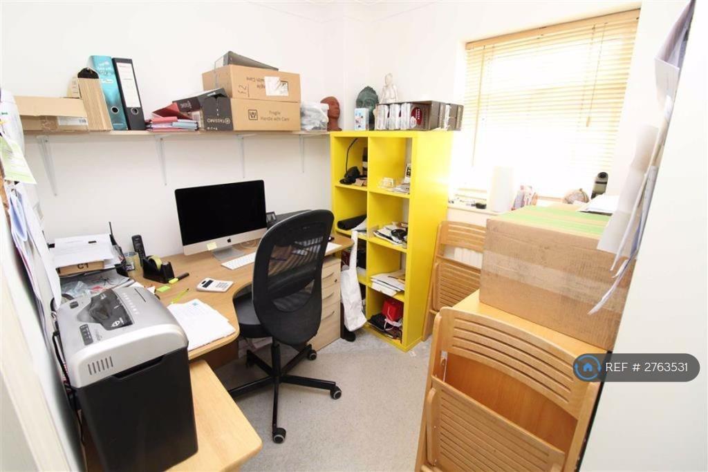 Second/Third Bedroom Can Be Adapt To a Home Office