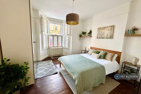 2 bedroom flat to rent, Brixton, London, SW2